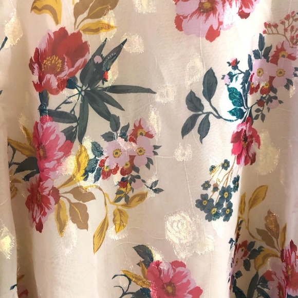 Floral Loft Blouse with Gold - Picture 10 of 11